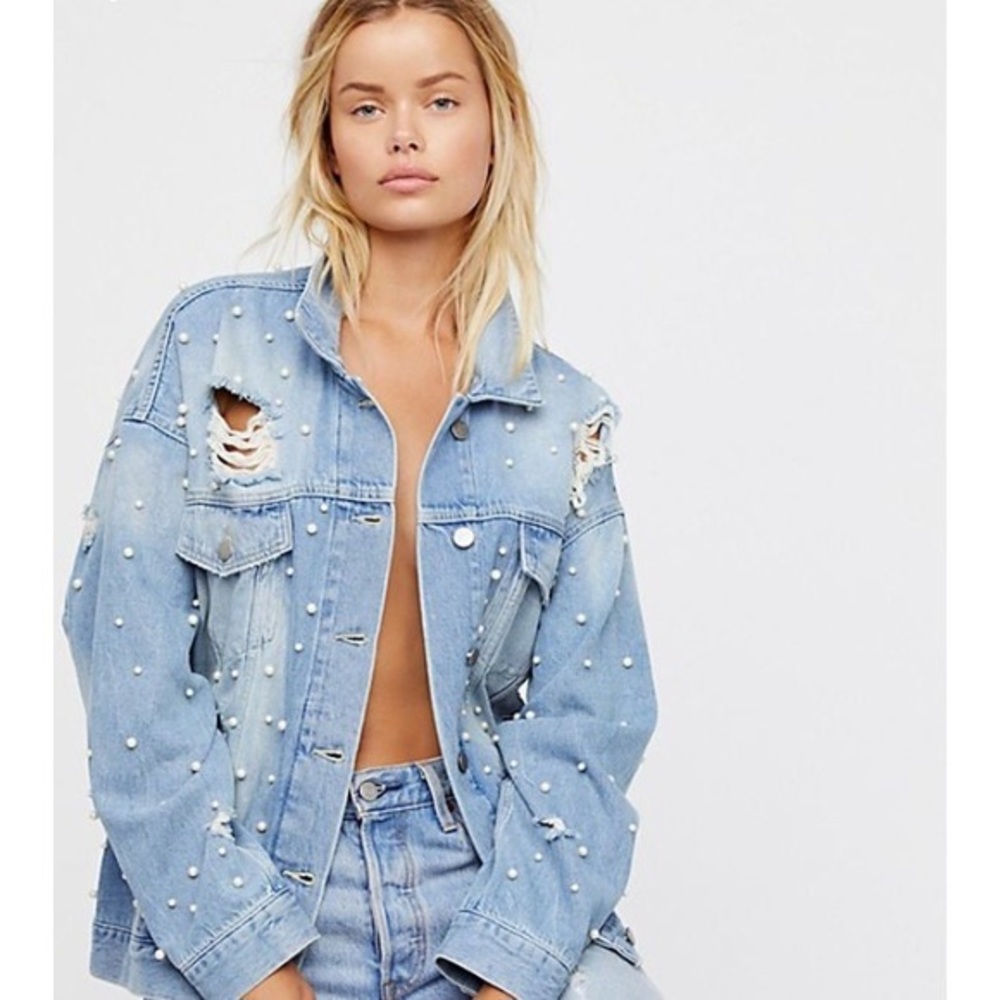 Free People Sunday Funday Pearl
Distressed Denim Jean Jacket Size M